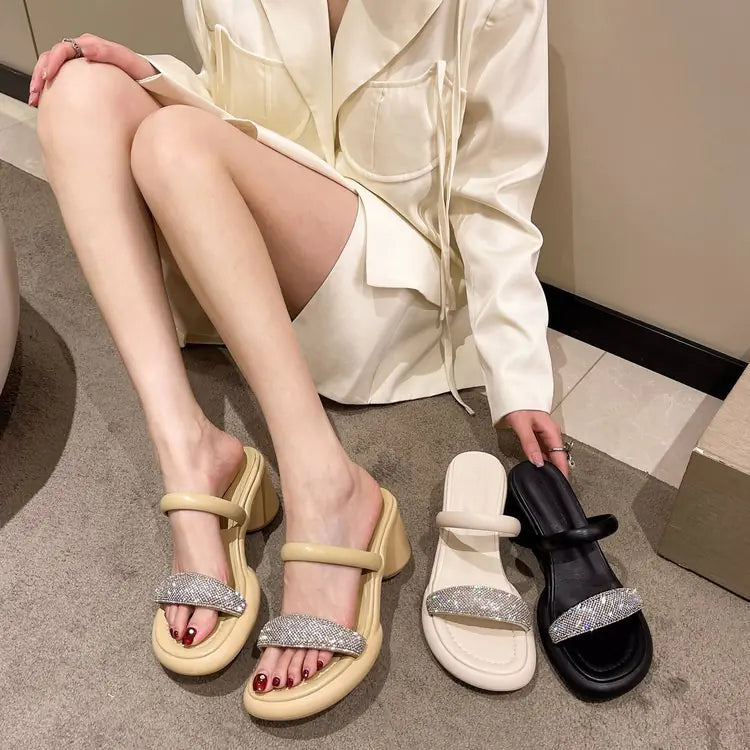 Thick Heel Sandals Adorned with Rhinestones