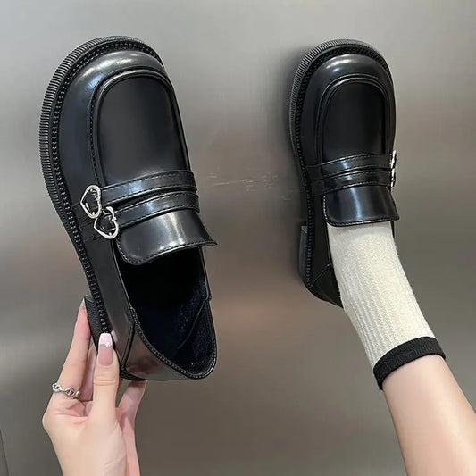Autumn Heart Button Retro Round Toe Leather Shoes
